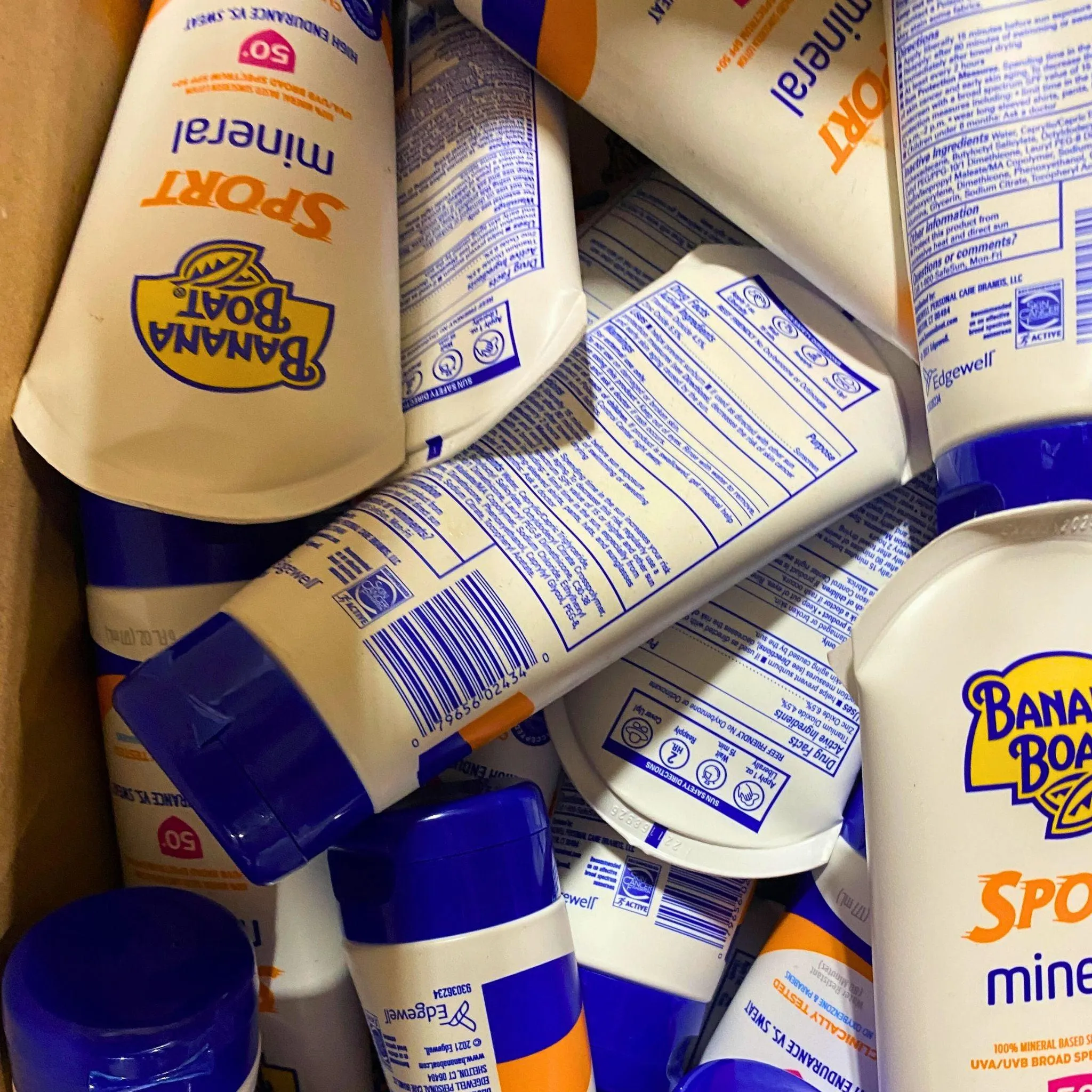 Banana Boat Sport Mineral 100% Mineral Based Sunscreen Lotion Broad Spectrum SPF 50  6 Fl Oz (50 Pcs Lot)