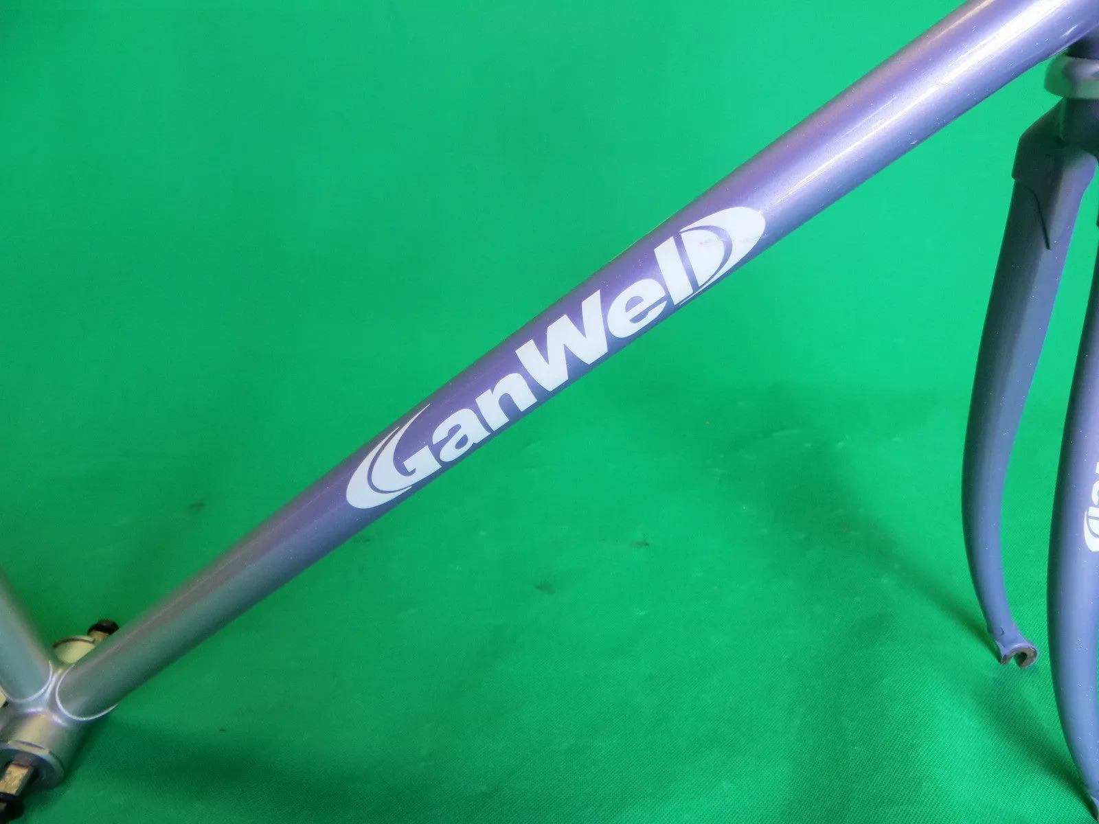 GANWELL PRO // silver light purple fade with rainbow flake // 53.5cm