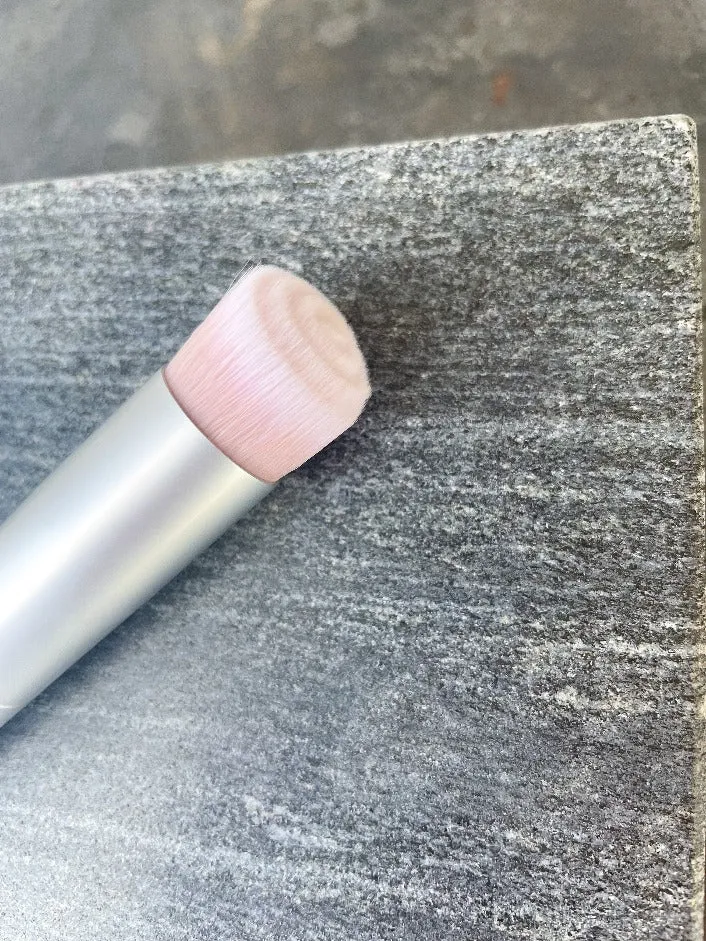 Skin2Skin Foundation brush